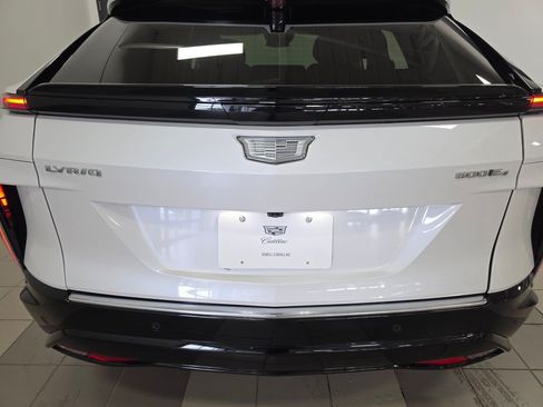 Certified 2024 Cadillac Lyriq Tech w/ Driver Assist Package AWD/4WD image 19