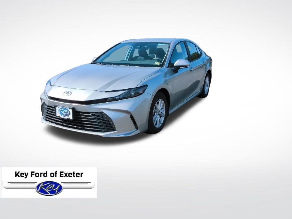 Used 2025 Toyota Camry LE FWD image 5