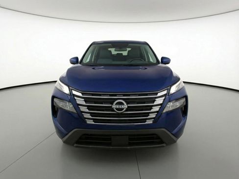 Used 2025 Nissan Rogue SV image 2