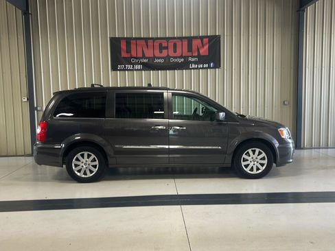 Used 2015 Chrysler Town & Country Touring w/ Driver Convenience Group FWD image 7