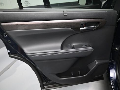 Certified 2026 Toyota Highlander Limited AWD/4WD image 31