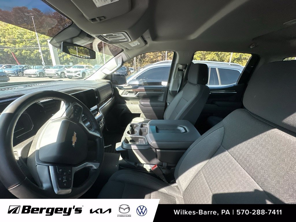 Used 2025 Chevrolet Silverado 1500 LT AWD/4WD image 9