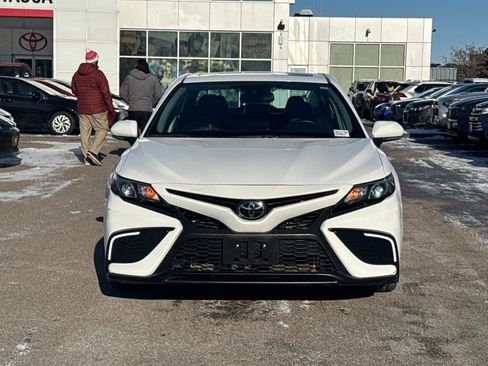 Used 2023 Toyota Camry SE image 2