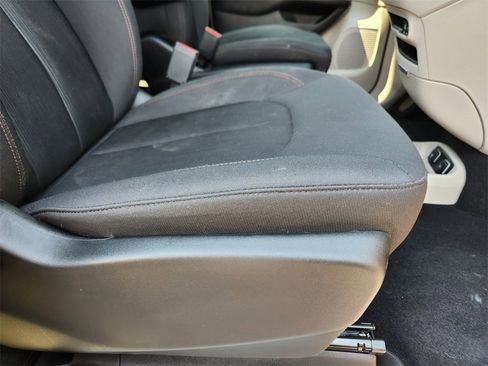 Used 2019 Chrysler Pacifica Touring image 18