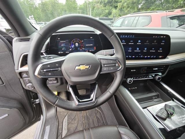 Used 2025 Chevrolet Suburban High Country AWD/4WD image 7