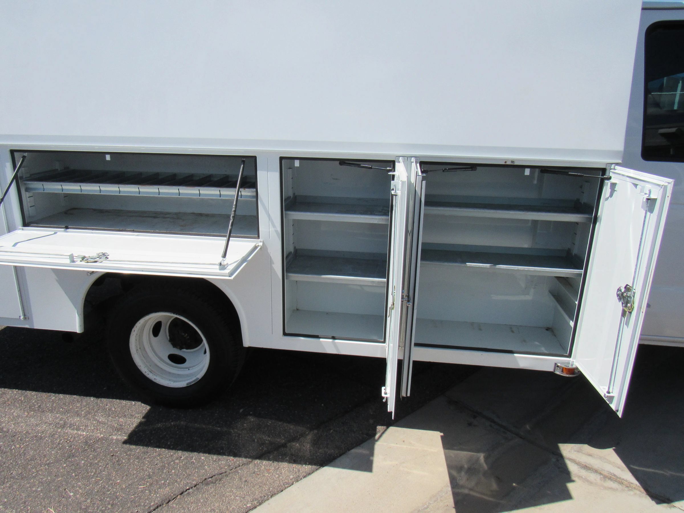 Used 2015 Ford E-350 and Econoline 350 Super Duty w/ Power Windows & Locks Group RWD image 18
