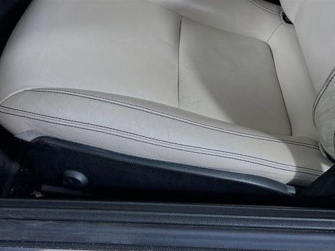 Used 2013 Mercedes-Benz SLK 250 image 11