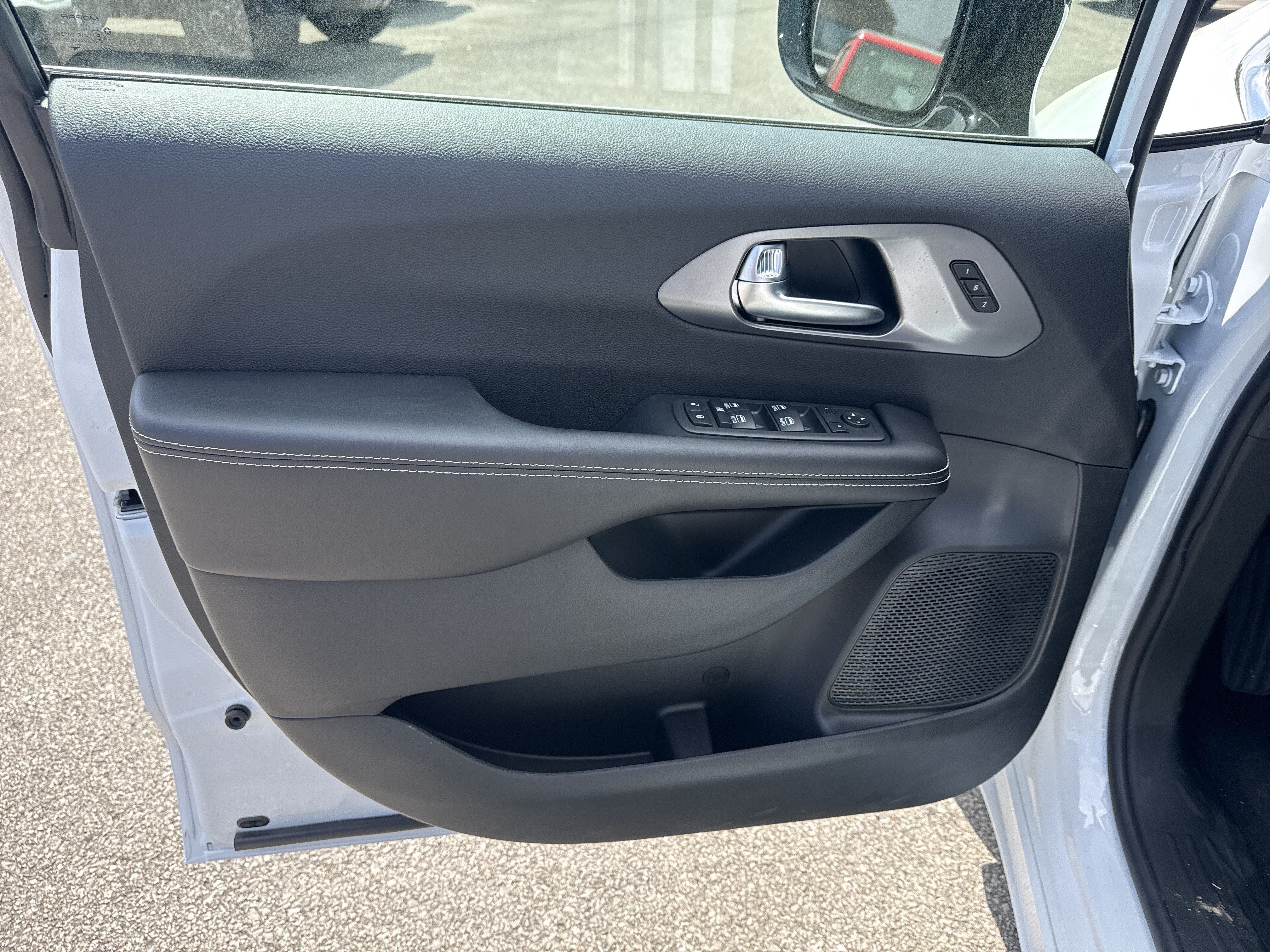 New 2026 Chrysler Pacifica Select FWD image 11