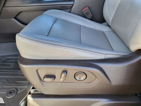 Used 2022 GMC Yukon SLT w/ SLT Luxury Package image 17