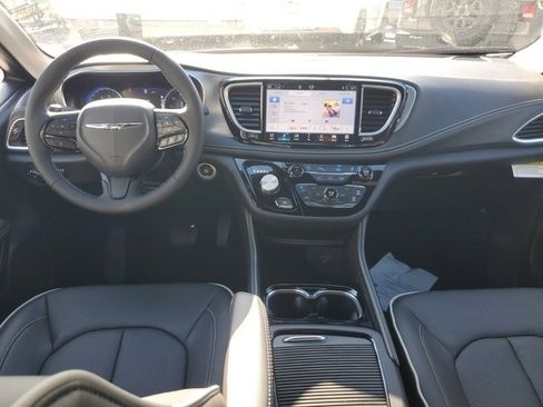 New 2026 Chrysler Pacifica Limited w/ S Appearance Package image 7