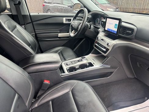 Used 2021 Ford Explorer XLT w/ Equipment Group 202A image 11