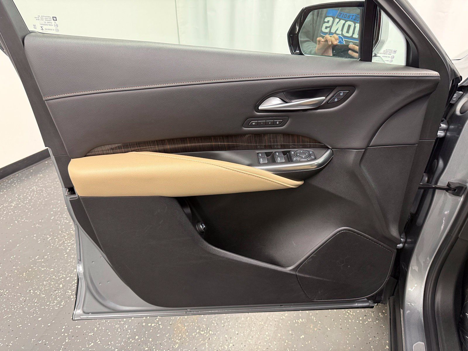 Used 2024 Cadillac XT4 Premium Luxury FWD image 9
