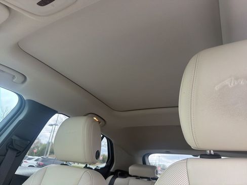 Used 2024 Buick Encore GX Avenir w/ Avenir Technology Package image 11