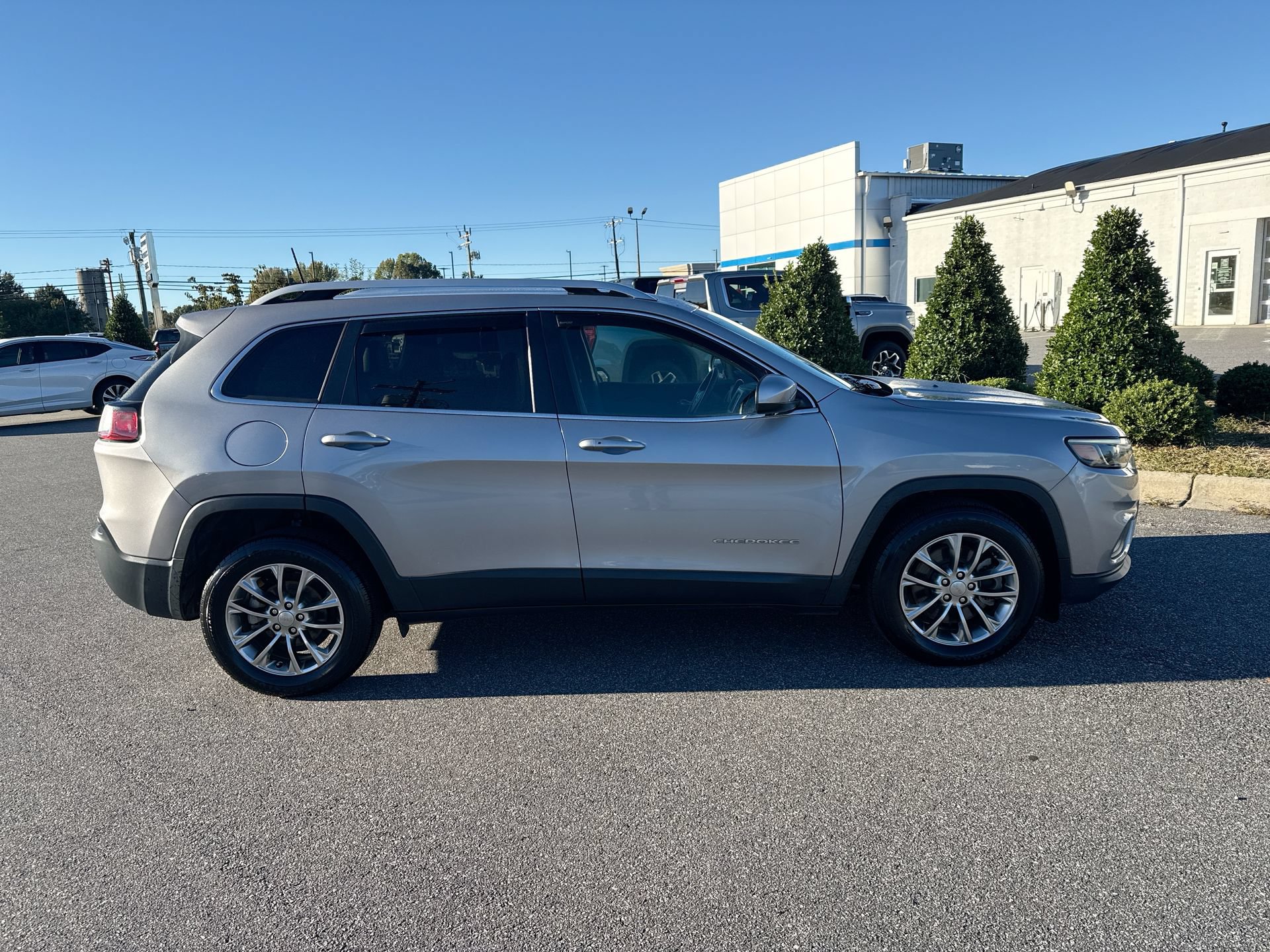 Used 2019 Jeep Cherokee Latitude Plus FWD image 7