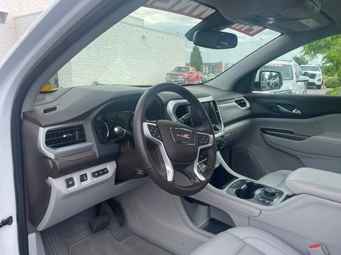 Used 2023 GMC Acadia SLT w/ Technology Package FWD image 9