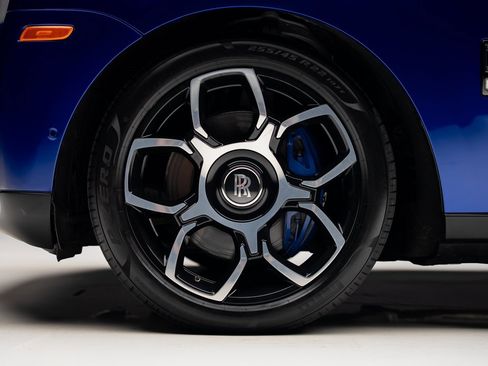 Used 2021 Rolls-Royce Cullinan Black Badge image 18