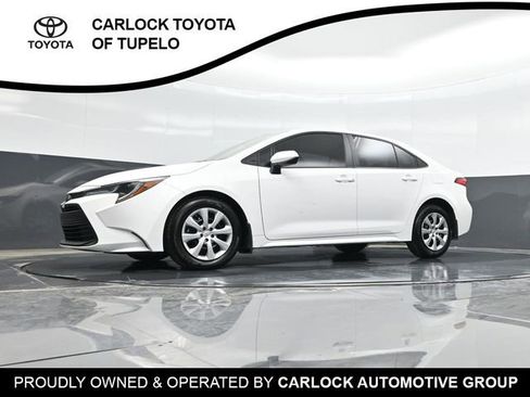 Used 2025 Toyota Corolla LE FWD image 42