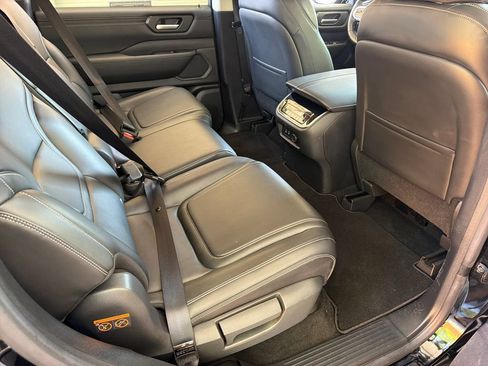 Used 2025 Nissan Armada SV AWD/4WD image 30