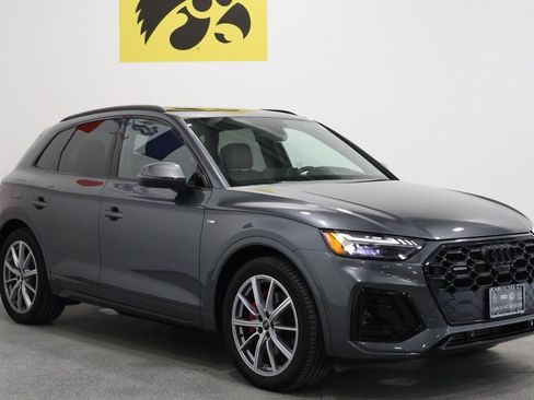 Used 2024 Audi Q5 e Prestige w/ Prestige Package image 6