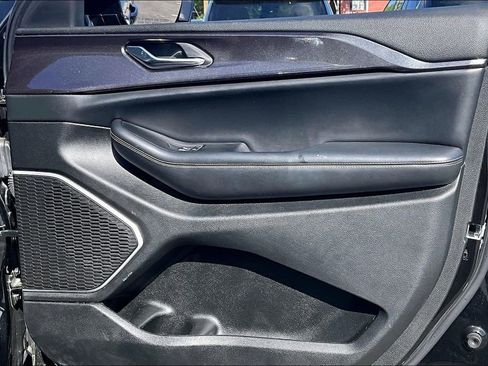 Used 2022 Jeep Grand Cherokee Altitude image 28