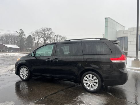 Used 2012 Toyota Sienna LE image 5