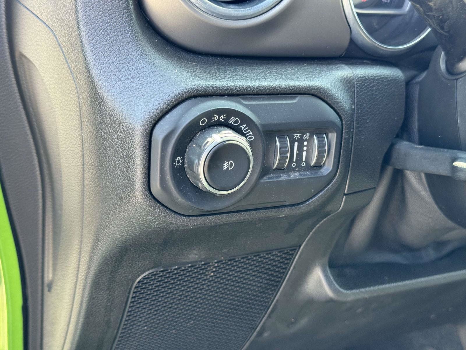 Used 2019 Jeep Wrangler Unlimited Rubicon w/ Cold Weather Group AWD/4WD image 9
