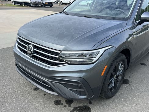 Used 2024 Volkswagen Tiguan SE AWD/4WD image 29