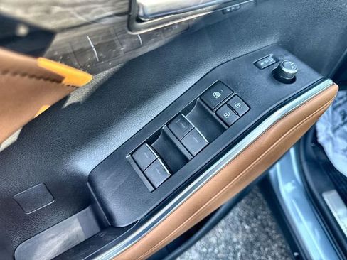 Used 2024 Toyota Highlander Platinum image 22