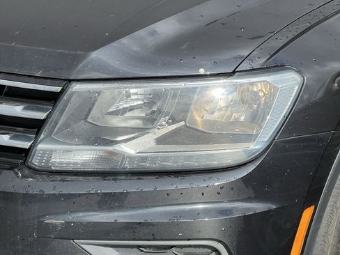 Used 2018 Volkswagen Tiguan SE image 7