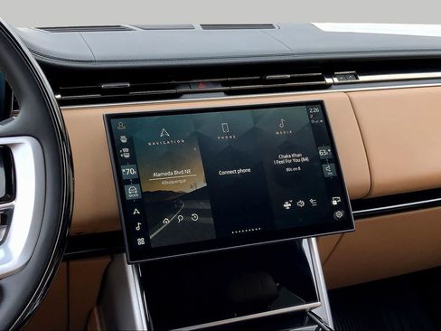 New 2025 Land Rover Range Rover Long Wheelbase SE AWD/4WD image 6