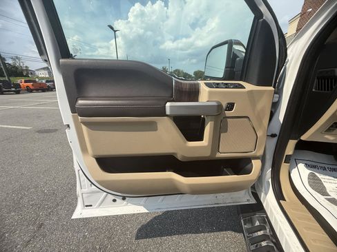 Used 2018 Ford F150 Lariat w/ Equipment Group 502A Luxury AWD/4WD image 19