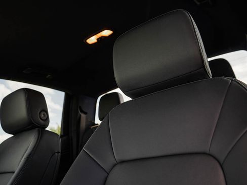 New 2025 GMC Canyon Elevation w/ Convenience Package image 18