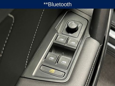 Certified 2024 Volkswagen Tiguan SE image 18