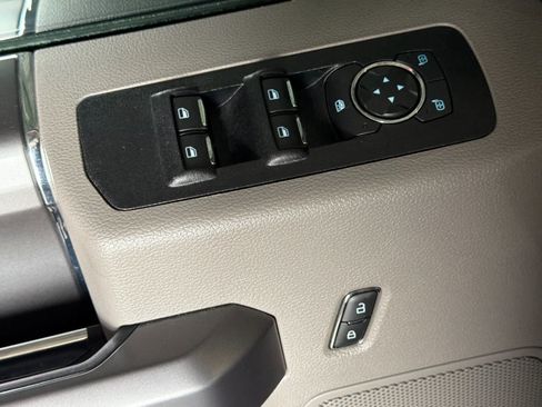 Used 2019 Ford F150 XLT w/ Equipment Group 302A Luxury AWD/4WD image 13