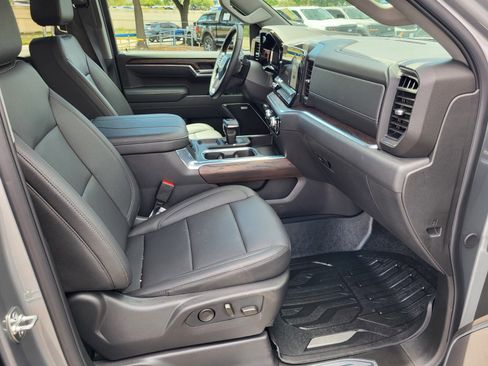 Used 2026 GMC Sierra 1500 SLT image 13