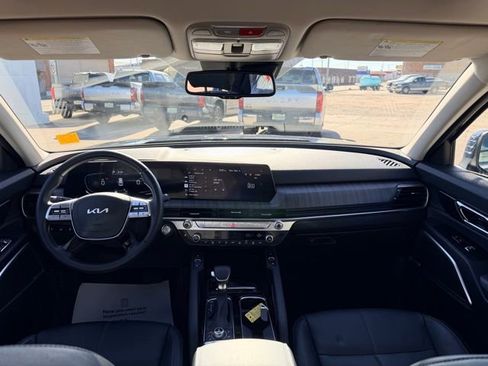 Used 2024 Kia Telluride EX w/ EX Captain's Chair Package image 19