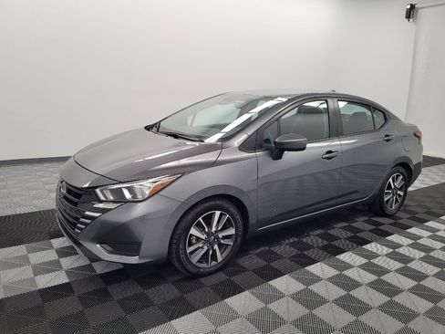 Used 2024 Nissan Versa SV image 2