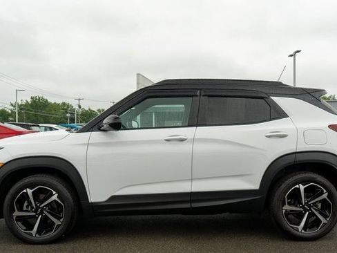 Used 2022 Chevrolet TrailBlazer RS w/ Technology Package AWD/4WD image 9