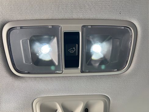 Used 2022 Kia Carnival SX Prestige image 35