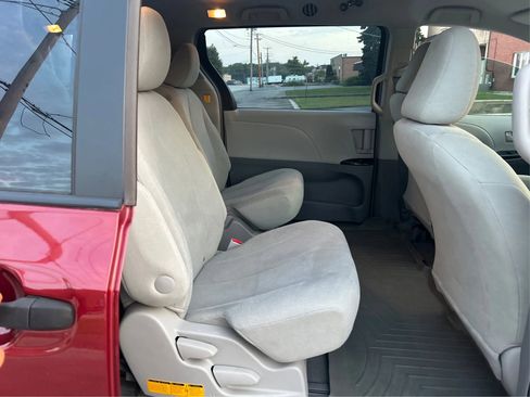 Used 2011 Toyota Sienna CE image 23