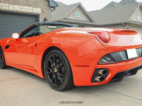Used 2012 Ferrari California RWD image 6