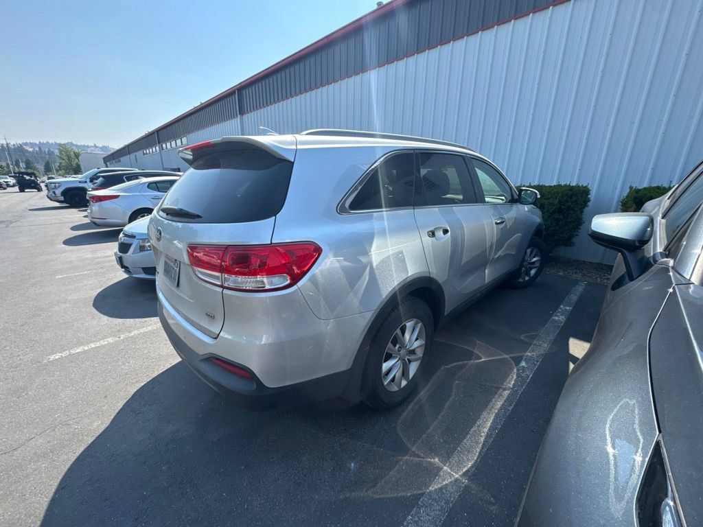 Used 2016 Kia Sorento FWD w/ LX Convenience Package image 3
