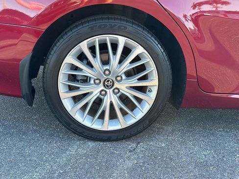 Used 2018 Toyota Camry XLE image 11