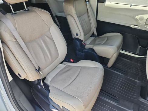 Certified 2023 Toyota Sienna Limited AWD/4WD image 18