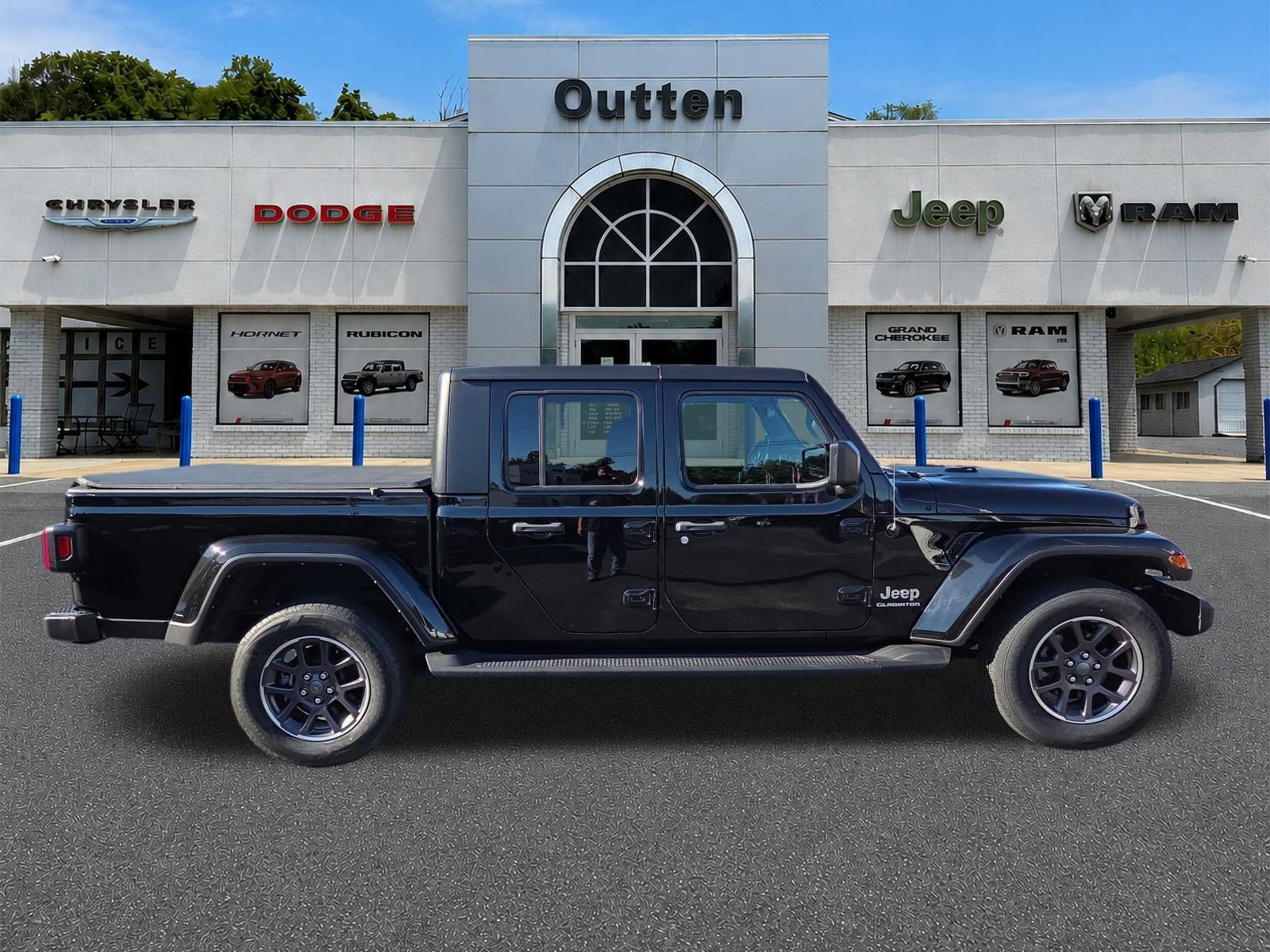 Certified 2021 Jeep Gladiator Overland w/ Cold Weather Group AWD/4WD image 2