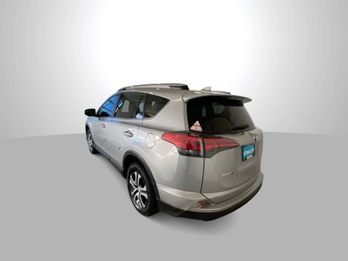 Used 2018 Toyota RAV4 LE image 6