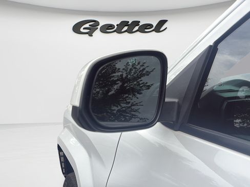 Used 2024 Toyota Tacoma SR5 w/ SR5 Upgrade Package RWD image 23