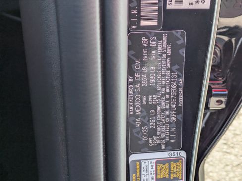 Certified 2025 Kia K4 EX image 30