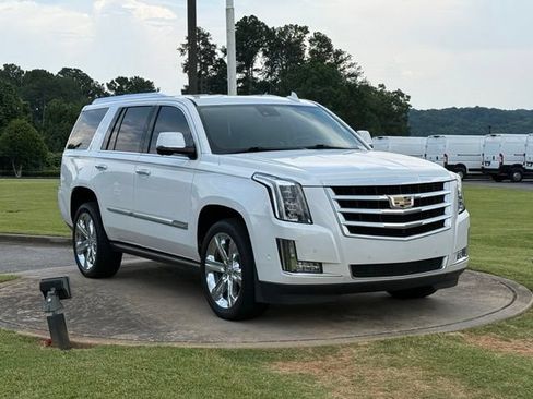 Used 2020 Cadillac Escalade Premium Luxury AWD/4WD image 9