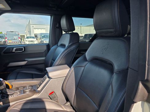 Used 2023 Ford Bronco Badlands w/ Sasquatch Package AWD/4WD image 10